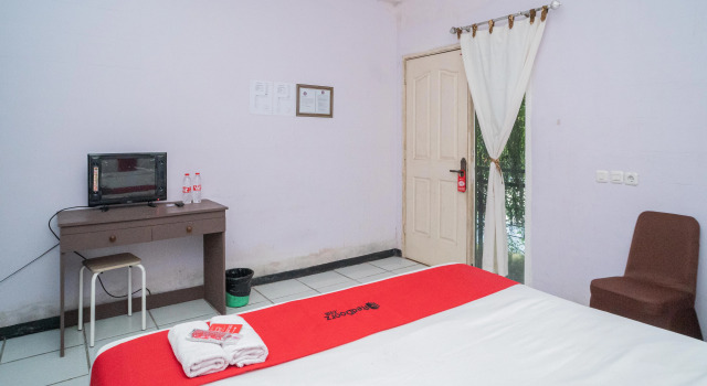 RedDoorz Plus Syariah at Lotus Hotel Bojonegoro