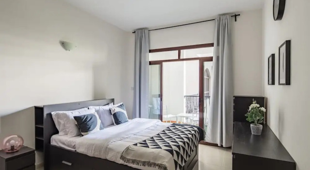 Spacious 1BR in Heart of JVC, Забронировать Апартаменты/квартира Отели Дубая с бассейном, Бассейн