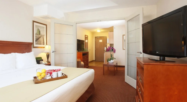 Двухместный люкс Deluxe Stonebridge Hotel Dawson Creek