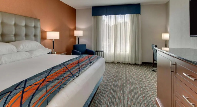 Четырёхместный номер Standard Drury Inn & Suites Knoxville West