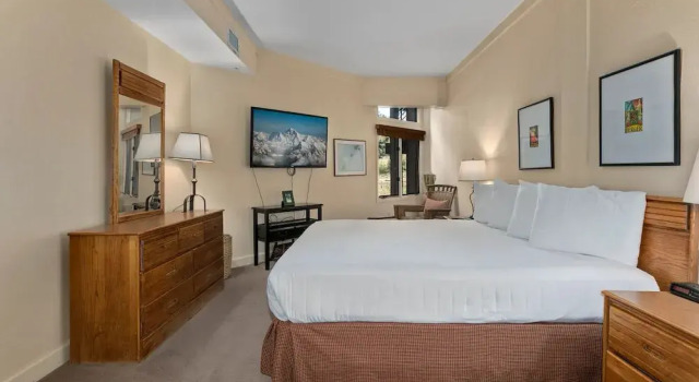 Powder Run at Deer Valley Resort - Two Bedroom Condo with Hot Tub #A13 2 Condo