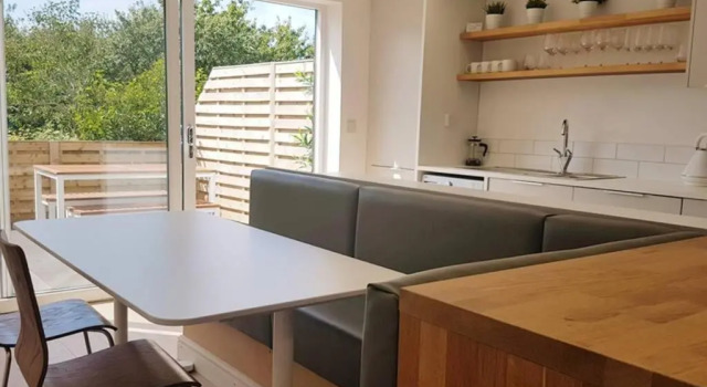 NR RHOSNEIGR-3 BED-STYLISH-RE-FURBISHED HOLIDAY HOME, Buchen Sie Hotel Llanfaelog Anglesey