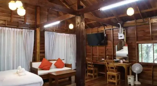 Baan Suan Kaew Khampaeng, Varaa Lomakeskus Hotellit North-Eastern Thailand pysäköinnillä, Pysäköinti