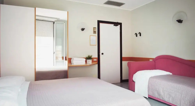 Двухместный номер Standard с балконом Hotel Junior by OasiGroup Hotels