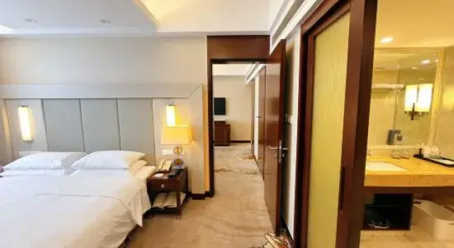 Семейный люкс Superior Shanghai Yuehua Hotel