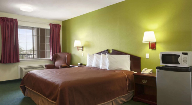 Howard Johnson by Wyndham Grand Prairie Near Lone Star Park, Забронировать Отель Гранд-Прейри Dallas - Fort Worth Metropolitan Area