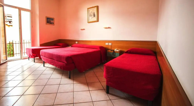 Четырёхместный номер Standard с балконом Hotel Villa Il Castagno