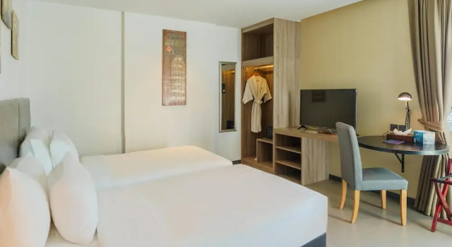 Двухместный номер Deluxe с балконом и с видом на город SureStay Plus by Best Western T Pattaya