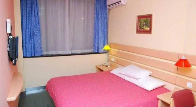 Home Inn, Varaa Hotelli Jiading Shanghai