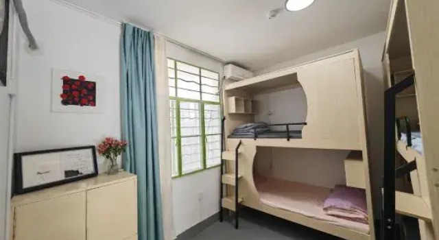 Кровать в общем номере (женский номер) Banyin Huatian Homestay