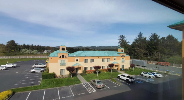 Четырёхместный номер Standard с видом на горы Best Western Plus Northwoods Inn