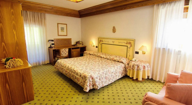 Hotel Alla Posta - Famiglia Pra dal 1866 a Caprile, Prenota Hotel Hotel a Veneto con piscina, Piscina