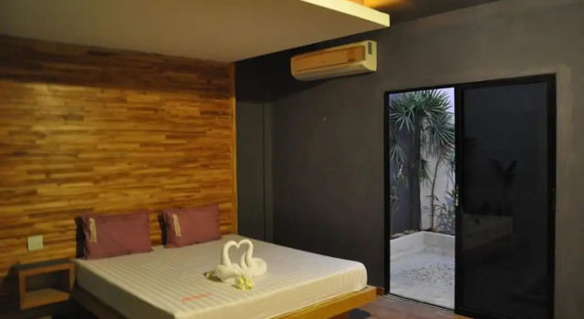 Люкс In and Out Hotel