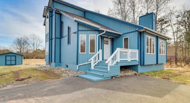 Pocono Retreat: Access to Community Lake & Beach!