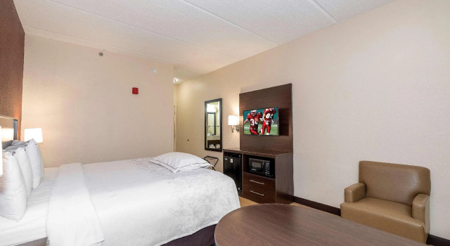 Номер Premium Red Roof Inn PLUS+ Jacksonville   Southpoint