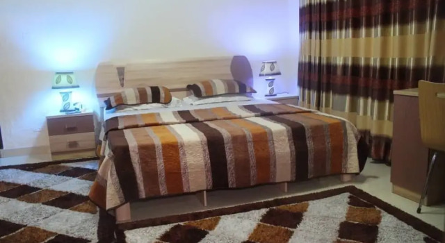 Tobby Royal Suites, Забронировать Гостевой дом Икея Лагос