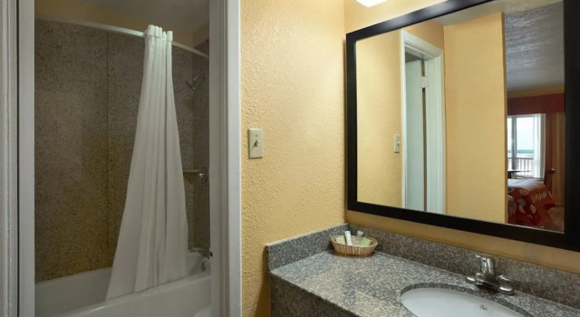 Четырёхместный номер Standard с балконом FairBridge Inn Express Stuttgart