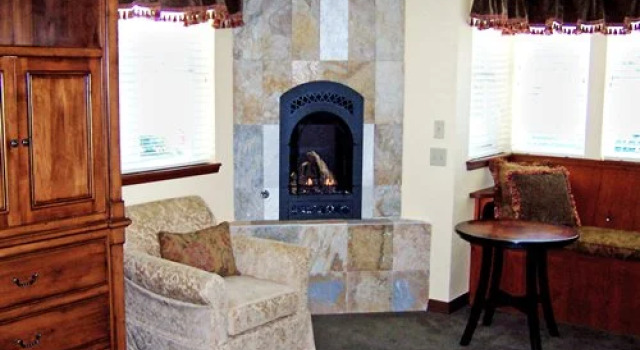 Blackbird Lodge, Book Hotel Coles Corner Stevens Pass