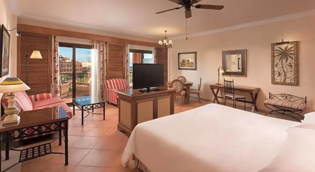 Полулюкс с видом на озеро Sheraton Fuerteventura Golf & Spa Resort