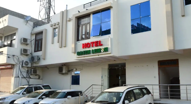 OYO 6697 Hotel Green Lemon, Забронировать Отель Отели штата Раджастхана с парковкой, Парковка