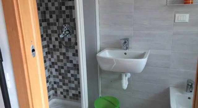 Bett im Wohnheim mit Gartenblick Ostello Trentapassi