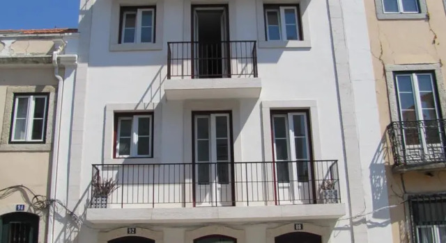 Beautiful Flat in Historical Heart, Забронировать Апартаменты/квартира Эштрела , рядом с Рату