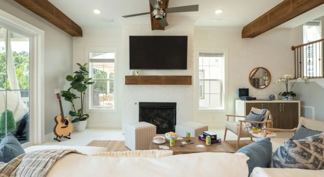 Edgewater by Avantstay Gorgeous Character Lakefront Home w/ Private Dock, Rezerwuj Hotel Hotele w Emerald Coast z parkingiem, Parking