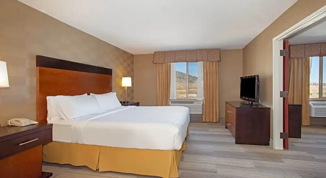 Люкс с 2 комнатами Holiday Inn Express Hotel & Suites Littleton by IHG