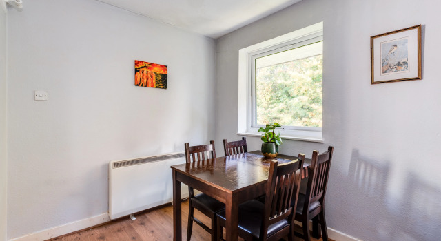 Top-Floor Bright & Sunny 3-Bedroom Flat (sleeps 4)