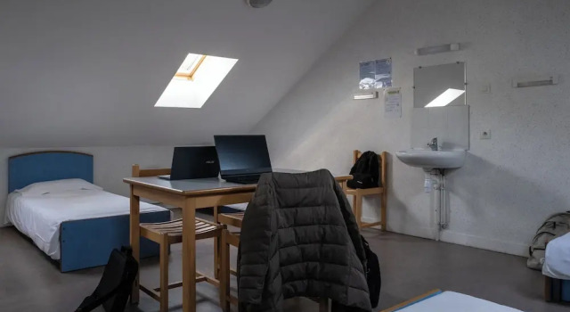 Кровать в общем номере (мужской номер) Auberge de Jeunesse HI Genêts