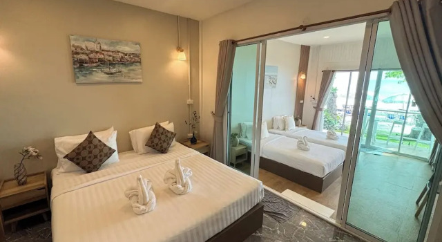 Четырёхместный семейный номер Standard с балконом и с видом на океан Samet Lucky Resort