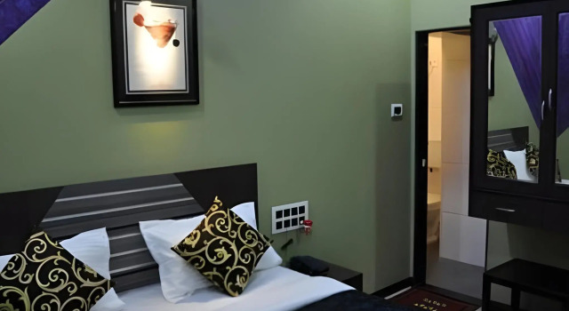 Hotel Planet Plaza, Забронировать Отель Отели штата Махараштры с завтраком, Завтраки