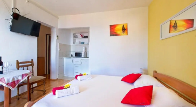 Двухместный номер Standard с балконом и с видом на море Guest House Račić