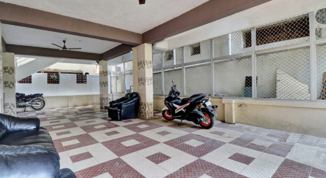 Hotel O SESHADRI HOMESTAY, Забронировать Отель Тирупати штат Андхра-Прадеш, рядом с Храм Международного общества сознания Кришны (ISKCON)