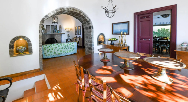 Ottavia Ancient Italian Villa Overlooking Capri, Book Villa Hotels in Capri with Parking, Parking