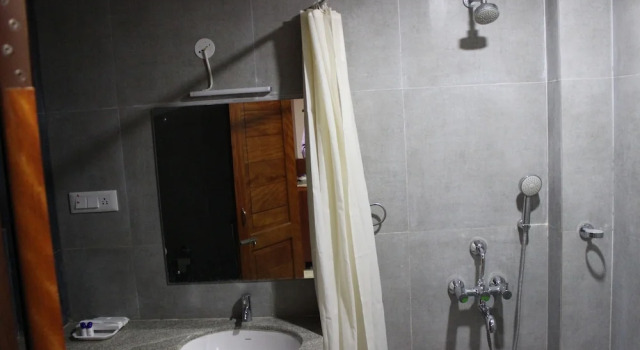 Двухместный номер Executive с балконом и с видом на сад Aparupa Sands Marina Beach Resort