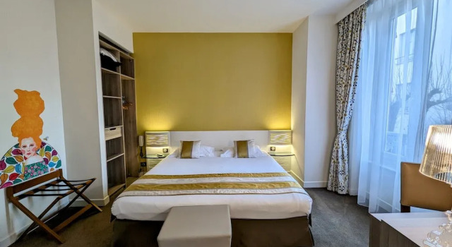 Трёхместный семейный номер Comfort HOTEL ARVERNA VICHY - ClTHOTEL