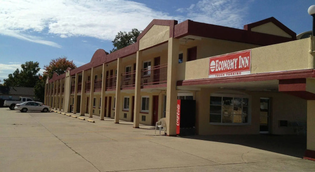 Economy Inn - Vandalia, Rezerwuj Mini-hotel Hotele w Illinois z basenem, Basen