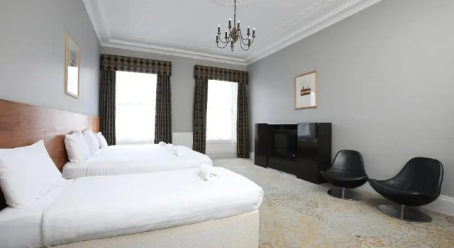 Дом с 4 комнатами Cairn Hotel & Apartments