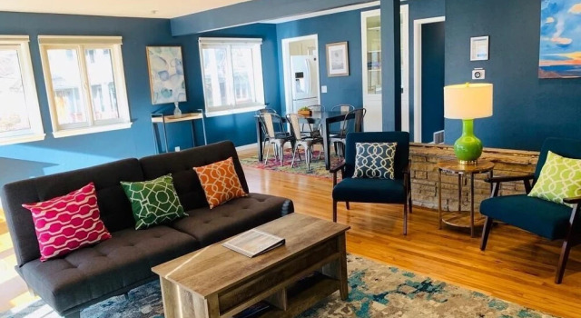 Клубный коттедж с балконом Family-Friendly, Fireside Nest Near Old Town!
