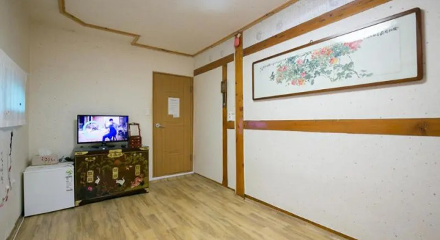 Ddlanchae Hanok Stay - Main House, Забронировать Отель Отели Чонджу с парковкой, рядом с Конфуцианская школа хянгё в Чонджу, Парковка