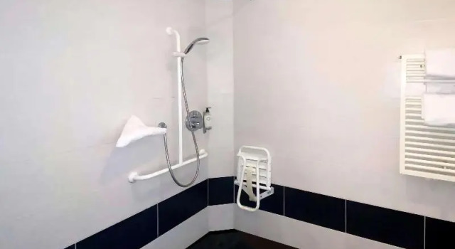 Семейный номер Standard с красивым видом из окна Best Western Le Cheval Blanc -Vue sur le port-plein centre ville