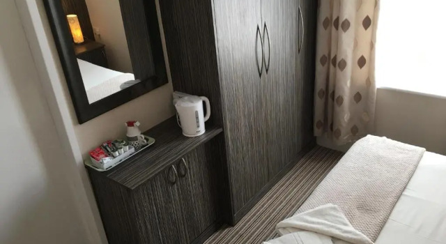 Четырёхместный номер Standard Glenheath Hotel