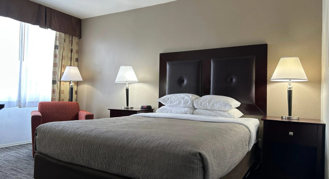 Четырёхместный люкс Quality Inn & Suites Everett