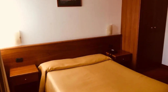 Hotel Serenella, Забронировать Отель Гадзанига Bergamo Province