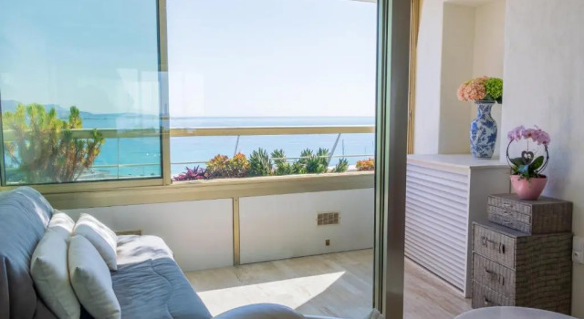 Sea view luxury apartment