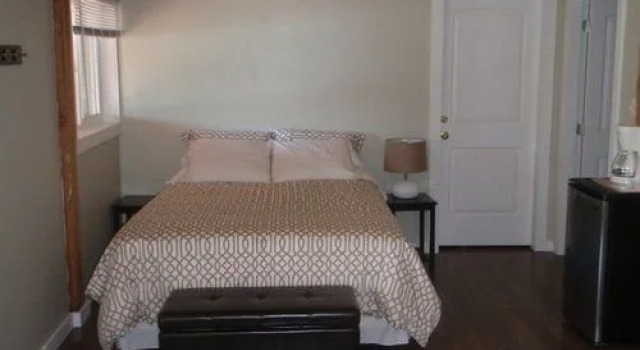 The Canim Lake Beach House, Prenota Hotel Lago Canim Cariboo Chilcotin Coast