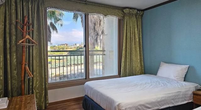 Номер Economy Sea Cliff Hotel Jeju