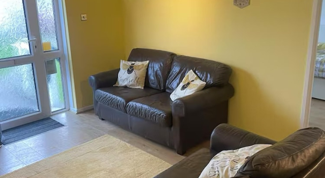 2 Bed Cottage - Sleeps 5 - Pets - Parking - Garden, Rezervasyon Tatil Evi Merseyside villalar, Villa