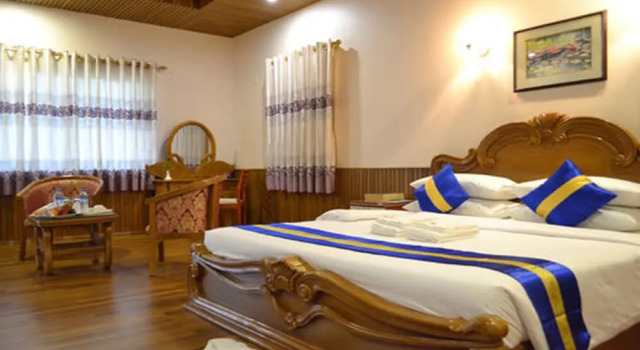 Люкс Famous Hotel Bago